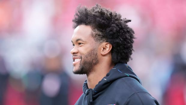 Arizona Cardinals quarterback Kyler Murray (1) looks on prior to the game between the Arizona Cardinals and the Cincinnati Bengals at State Farm Stadium.